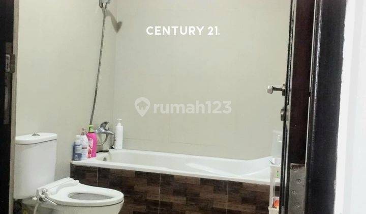 RUMAH HOOK MODERN CLASSIC SIAP HUNI DI PERUMAHAN PULO GEBANG JAKT 2