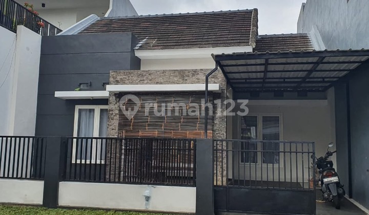 DIJUAL RUMAH SIAP HUNI DEKAT KAMPUS DI PERMATA JINGGA MALANG
