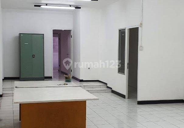 Ruko Terawat 2 Lantai di Area Komersil Sawojajar, Malang 2