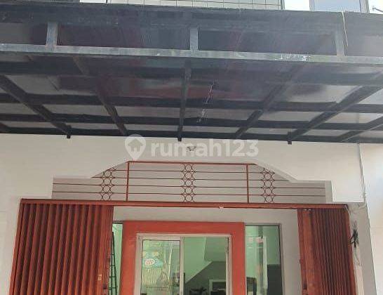 Ruko Terawat 2 Lantai di Area Komersil Sawojajar, Malang 1