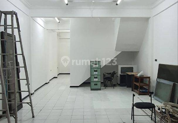 Ruko Terawat 2 Lantai di Area Komersil Sawojajar, Malang 4