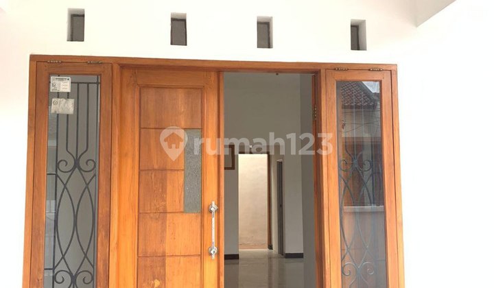 Disewakan Rumah Bagus Baru Renov Fasilitas Area Lengkap di Araya 2