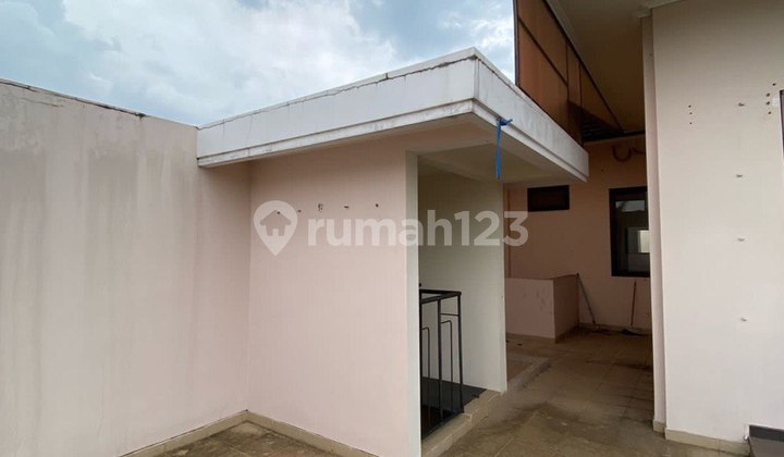 Disewakan Rumah Mewah 2 Lantai Bagus di Kawasan Elit Araya Malang 5