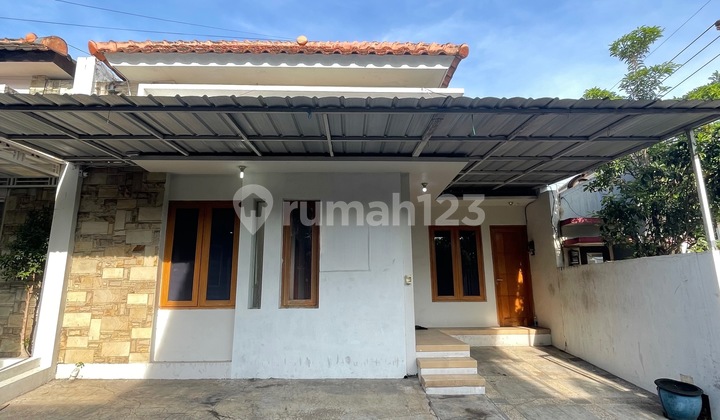 FOR SALE READY-TO-OCCUPY HOUSE NEAR RSSA & LAVALETTE HOSPITAL IN BANTARAN LOWOKWARU, MALANG CITY FOR SALE READY-TO-OCCUPY HOUSE NEAR RSSA & LAVALETTE HOSPITAL IN BANTARAN LOWOKWARU, MALANG CITY