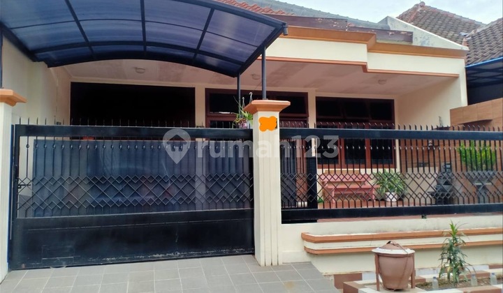 FOR SALE 1-STORY WELL-MAINTAINED HOUSE READY TO OCCUPY SUITABLE FOR RESIDENCE IN THE ELITE AREA OF DIENG, MALANG CITY