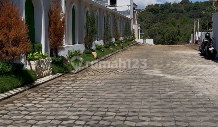 Modern Villa-Style 2-Story House Near Jatim Park 3 and Bns in Junrejo, Batu City Modern Villa-Style 2-Story House Near Jatim Park 3 and Bns in Junrejo, Batu City