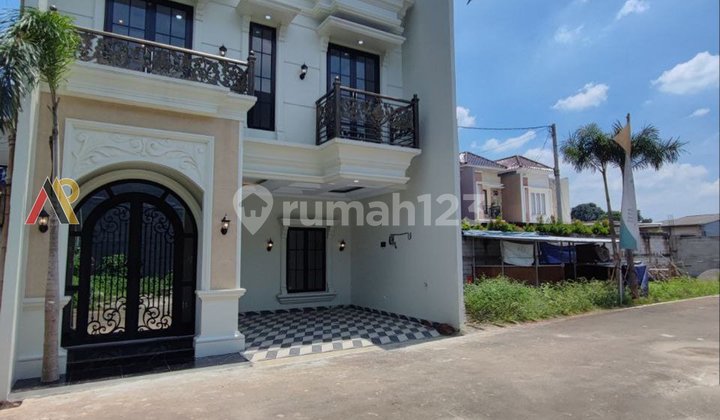 Classic House Near Brigif Jagakarsa Toll Road, South Jakarta 2