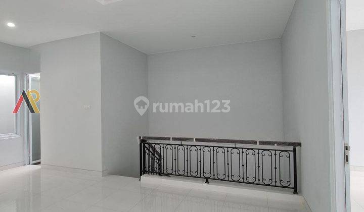 Rumah 3 Lantai Tropical + Rooftop Fasilitas Pool Bambu Apus 2