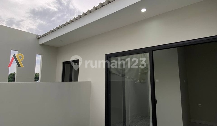 Rumah 2,5 Lantai Ready 5 Menit ke LRT Cibubur Ciracas Jakarta Timur