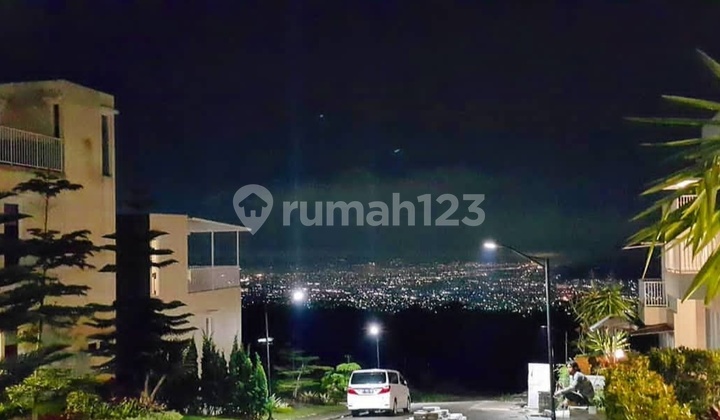Rumah Baru 3 Lantai SHM pemandangan gunung & citylight bandung 8