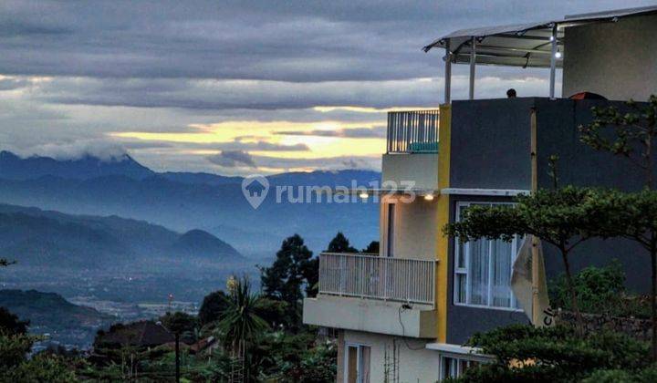 Rumah Baru 3 Lantai SHM pemandangan gunung & citylight bandung 9