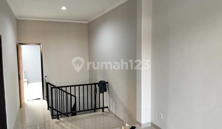 Rumah Baru 2 Lantai di Cluster Pinguin Graha Raya 2