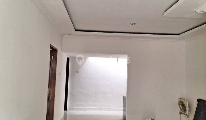 ruang keluarga rumah bagus di cluster emerald