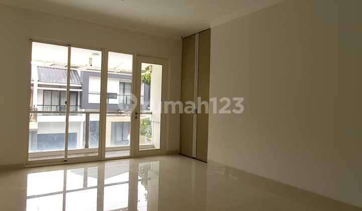 Rumah Besar di Kebayoran Essence Bintaro Jaya 2