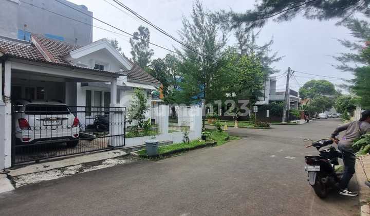 Rumah Posisi Hoek di Cluster Pinus Graha Raya 2