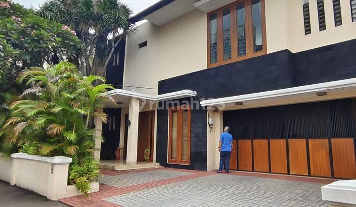 Rumah Ada Kolam Renang di Kemang Jakarta Selatan  1