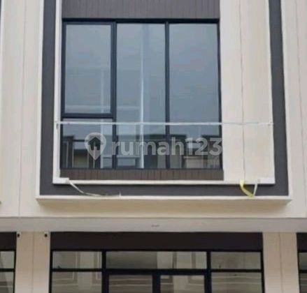 Disewakan Ruko Sorrento Grande West, 2 Lantai, Uk 4.5x9, Siap Huni, Gading Serpong Tangerang