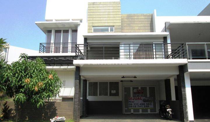 Rumah di Kebayoran Bintaro, Halaman Luas di Sektor 7 2