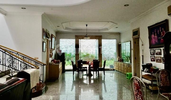 Rumah Bagus di Taman Kebon Jeruk Jakarta Barat Rumah Bagus di Taman Kebon Jeruk Jakarta Barat