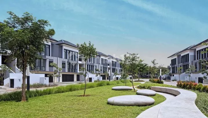 Rumah mewah dgn pool di Nava Park Lake Wood, BSD Rumah mewah dgn pool di Nava Park Lake Wood, BSD