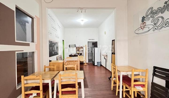 Rumah dengan lahan parkir luas cck huni dan usaha di Ciputat 2