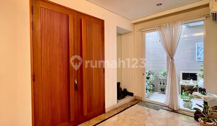 House with Swimming Pool, Strategic Location in Pondok Indah, South Jakarta 2