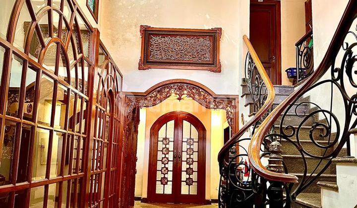 Rumah 3 lantai mewah di Bangka Kemang Town House Jakarta Selatan