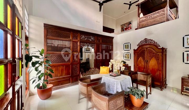 Rumah Mewah dengan ceiling tinggi di Villa Bintaro Regency