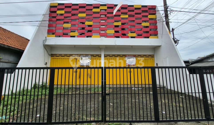 Strategic Driyorejo shop house near Sumo toll road.