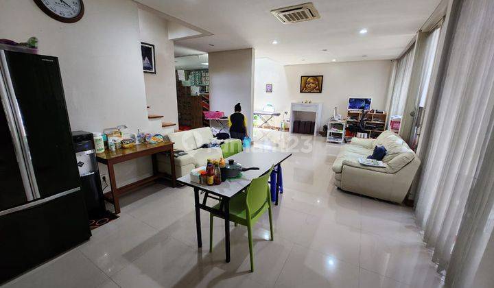 Murah Row Jalan Lebar Luas Tanah 210 m2 Modern Minimalis Citraland Surabaya 8