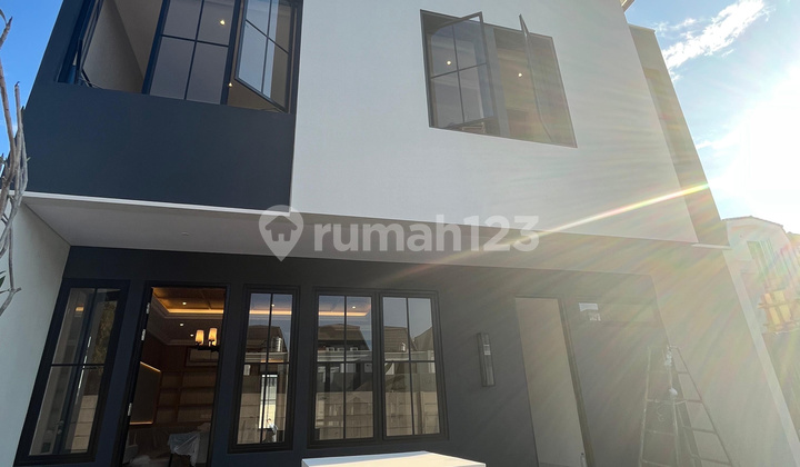 dian istana surabaya