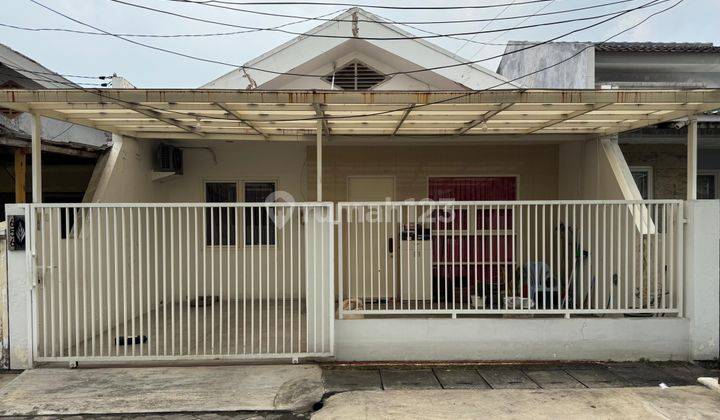 tampak depan dijual rumah siap huni pondok