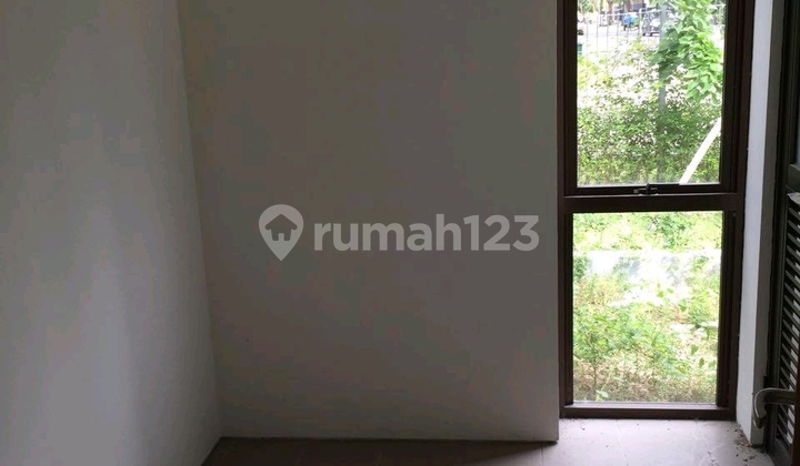 Rumah Baru 3 Lantai Graha Natura Surabaya Hoek Menarik 2