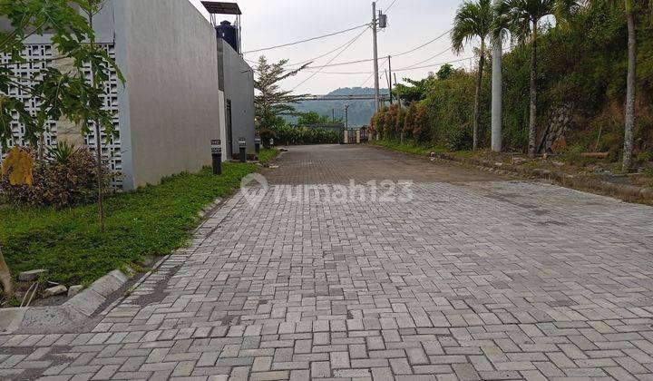 Rumah modern di sampangan lingkungan asri nyaman 2