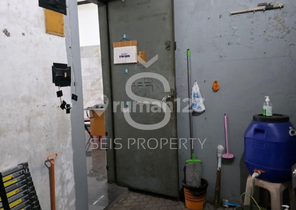 FOR RENT: 1-STORY SHOPHOUSE ON SUDIRMAN MAIN ROAD, BANDUNG 2