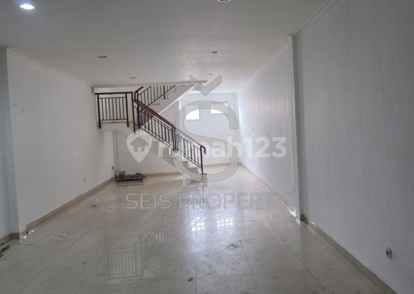 FOR RENT: STRATEGIC SHOPHOUSE READY TO OCCUPY MAIN ROAD JL KOPO KOTA BANDUNG