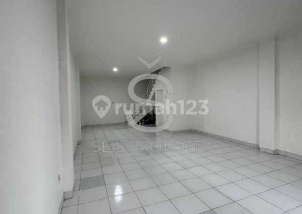 FOR SALE, BEAUTIFUL SHOPHOUSE READY TO USE AT ITC KOSAMBI, BANDUNG CITY 2