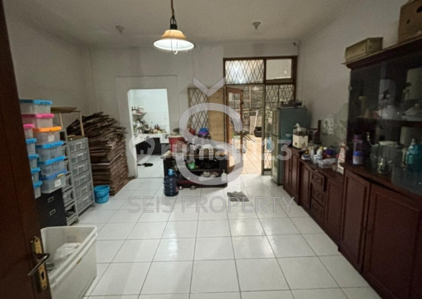 For Rent: Shop House Positioned on Main Road in Pasirkaliki, Bandung City 2