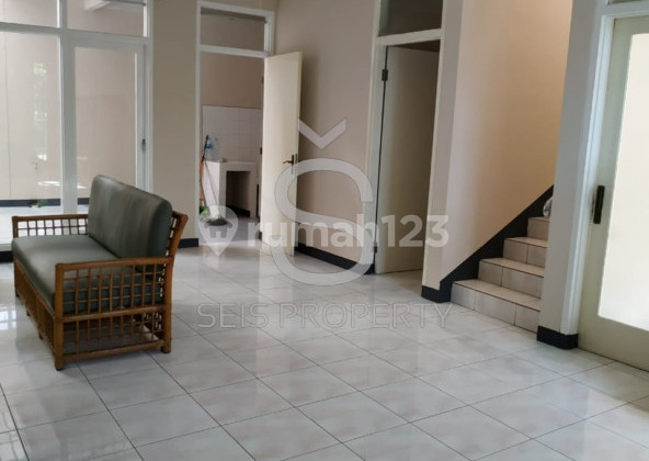 Disewakan Rumah 2 Lantai Semi Furnish di Komplek Mekarwangi Bdg
