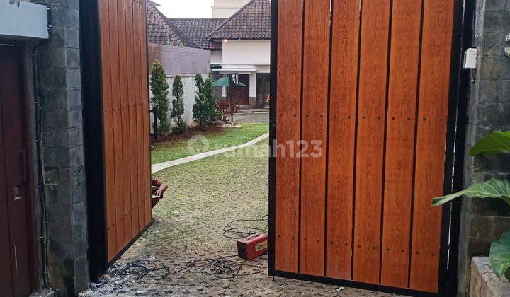 Rumah di Jagakarsa cantik ada halaman hijau.6225 2