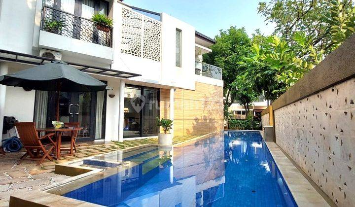 Rumah Hook Full Furnished Ada Swimming Pool Di Sektor 7 2