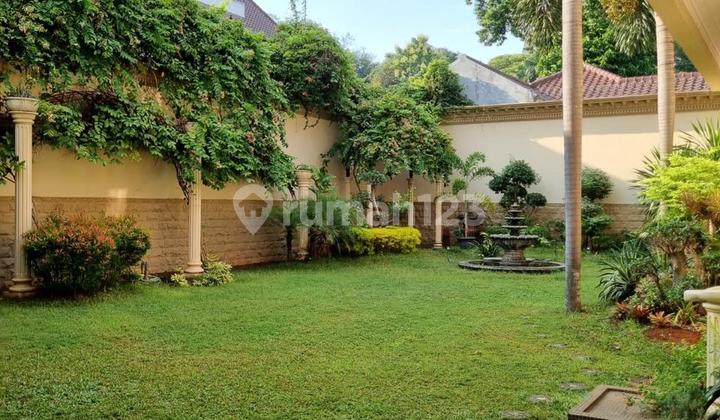 Rare House in Menteng Area, Taman Suropati. 9502 Rare House in Menteng Area, Taman Suropati. 9502