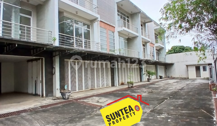 Perkantoran Strategis di Jakarta Barat Ada Town House 3,5 Lantai. 0129