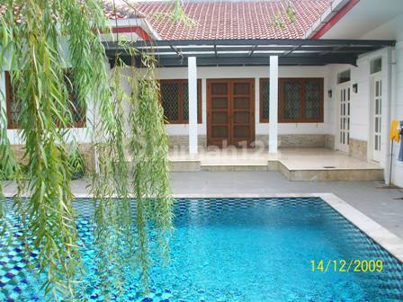 house for office with security place and 2 gates 1