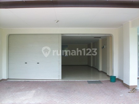 Single-Story House in a Prime Location 2