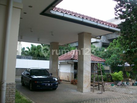 house for office with security place and 2 gates 2