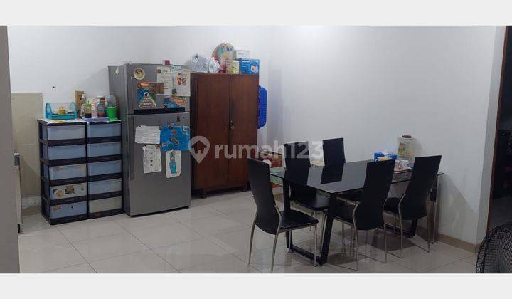 ruang makan rumah bagus komplek villa arteri,