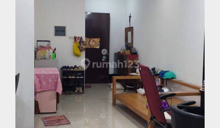 ruang keluarga rumah bagus komplek villa arteri,