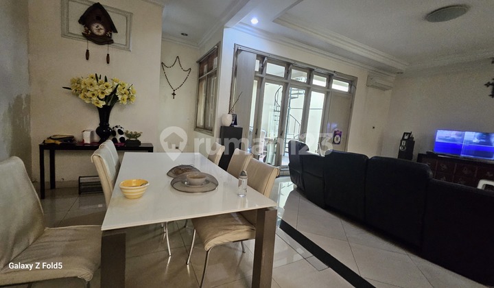 Disewakan Cepat Rumah Besar Kedoya Raya, Jakarta Barat