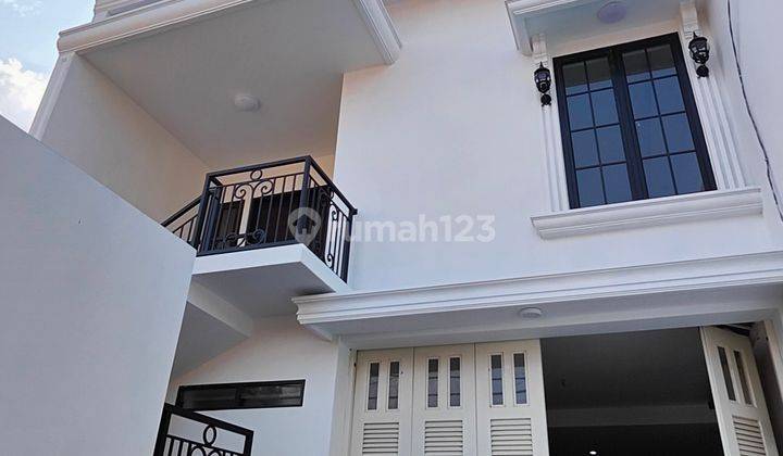 JUAL CEPAT RUMAH AMERICAN MODERN SIAP HUNI DI KEBON JERUK 1